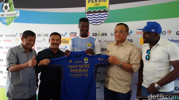 Persib Perkenalkan Ezechiel si Pengganti Cole