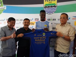Persib Perkenalkan Ezechiel si Pengganti Cole