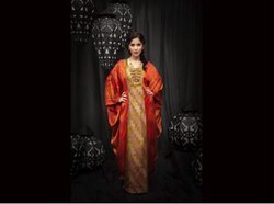 Kemenpar Gandeng Alleira Jadikan Batik Fashion Modern