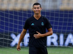 Ronaldo Nyaris Jatuh dari Bus Tim