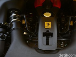 Intip Cara Ganti Oli Ferrari, Tak Sesulit yang Dibayangkan Kok!