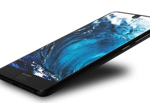 Ponsel Full Layar Sharp Resmi Meluncur, Harganya?