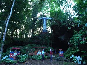 Berkunjung ke Rumah Panjang Goa Thang Raya Berkunjung ke Rumah Panjang Goa Thang Raya