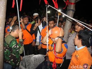 Gadis 17 Tahun Ditemukan Membusuk di Sumur Berkedalaman 40 Meter Gadis 17 Tahun Ditemukan Membusuk di Sumur Berkedalaman 40 Meter