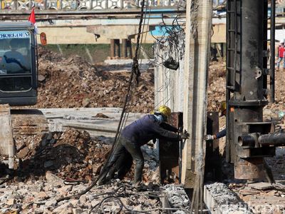 Pasca Digusur, Pinggir Sungai Bukit Duri Langsung Dibeton