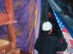 Sewa Rumah Habis, Puluhan Santri Yatim Piatu di Bandung Tidur di Teras