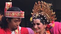 10 Foto Eks Pengamen Viral Nikahi Bule Prancis, Ngobrol Via Google Translate