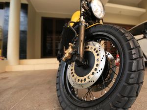 Revolusi Suzuki GSX1100G Menjadi Scrambler Velocista