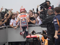 Crutchlow: Marquez Genius, Sengaja Melambat Kemudian Menang