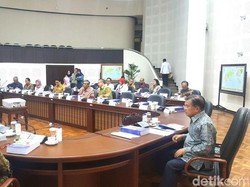 JK Pimpin Rapat Penanganan Anak Kerdil