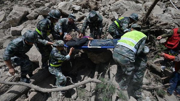 13 Orang Tewas Akibat Gempa China