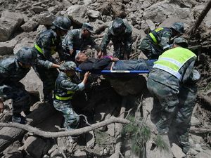 13 Orang Tewas Akibat Gempa China