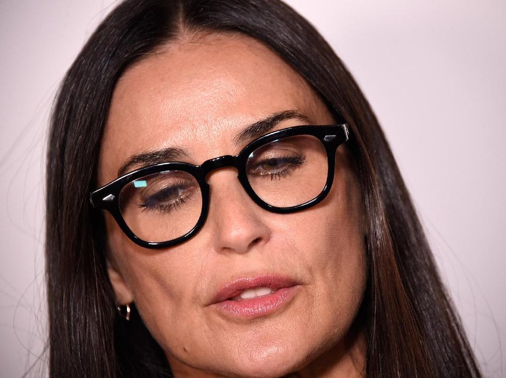 Kepincut Berondong Lagi, Demi Moore Kencani Nick Jonas Kepincut Berondong Lagi, Demi Moore Kencani Nick Jonas