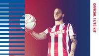 Kombinasi merah dan putih kembali menjadi pilihan Stoke City untuk jersey kandang. (Foto: Twitter @stokecity)