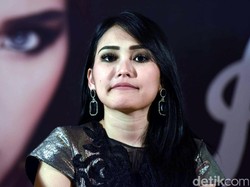 Ayu Ting Ting Ngomel Gara-gara Disebut Ngikutin Raffi Ahmad
