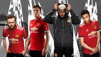 Ada satu pulasan warna merah di jersey kandang Manchester United musim 2017/2018, dengan aksen hitam dan putih di lengan. (Foto: manutd.com)