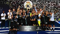 Trofi ketiga Madrid datang dari ajang Piala Super Eropa di awal Agustus. Bermain di Skopje, Makedonia, Los Merengues mengalahkan juara Liga Europa Manchester United dengan skor 2-1. (Foto: Getty Images Sport)