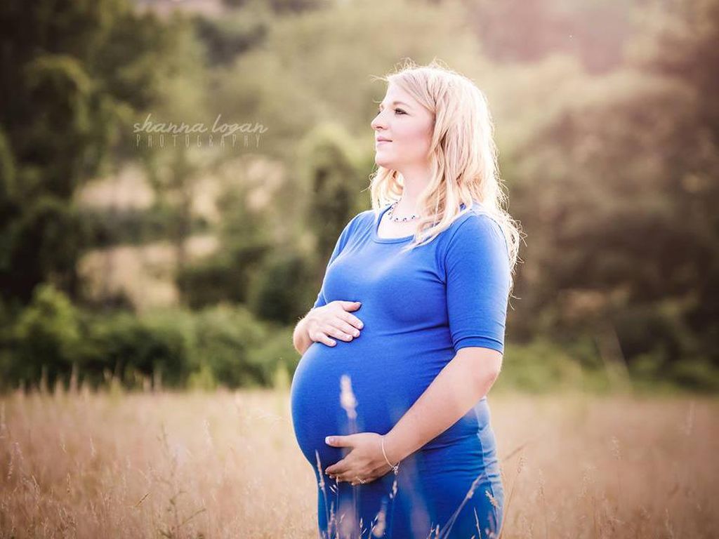 Hiks! Ada Kisah Sedih di Balik Maternity Photoshoot Ini
