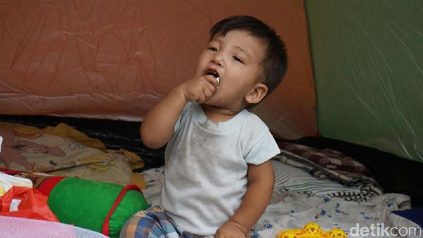 Foto: Ekspresi Bocah Pengungsi Afghanistan Menggelandang di Kalideres