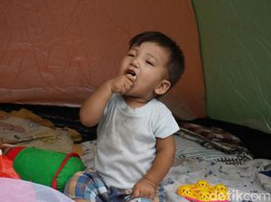 Foto: Ekspresi Bocah Pengungsi Afghanistan Menggelandang di Kalideres