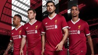 Warna merah di jersey kandang Liverpool terlihat lebih gelap dari sebelumnya, mirip seperti era 1970-an, untuk menandai ulang tahun klub yang ke-125. (Foto: Twitter @brfootball)