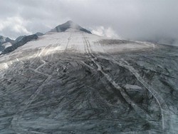 Panas Ekstrim Sebabkan Es di Pegunungan Alpen Menghilang