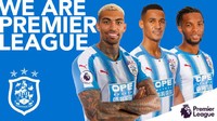 Huddersfield Town, satu dari tiga klub promosi, memiliki jersey kandang dengan kombinasi warna biru dan putih. (Foto: Twitter @htafcdotcom)