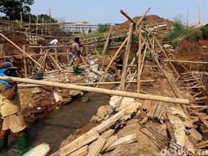 Jembatan Kali Angke Serpong Diperbarui