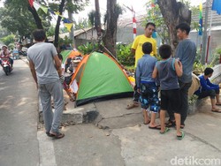 Cari Suaka, Pengungsi Afghanistan Menggelandang di Trotoar Kalideres