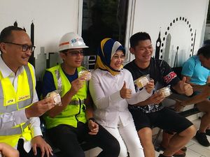 Usai Lari Pagi, Sandiaga Tinjau GOR Rawamangun Bareng Sylvi