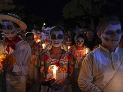 Saat Kematian Dirayakan dengan Kostum