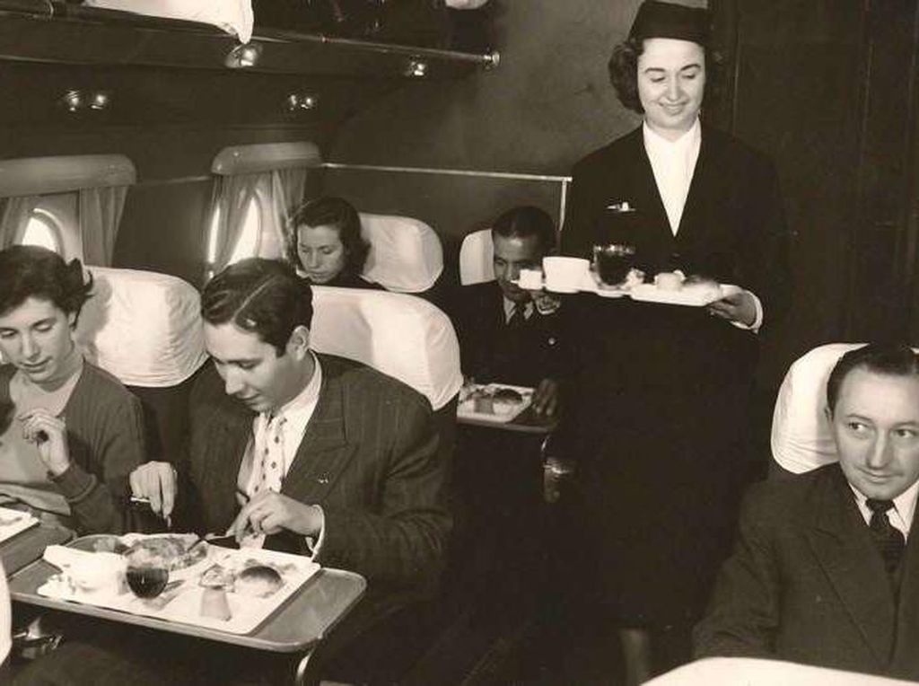 Yuk, Intip Gaya Penyajian Makanan di Dalam Pesawat Tahun 50-an
