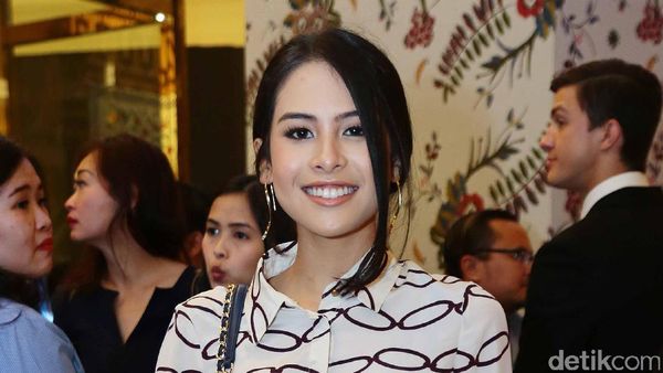 Senyum Semringah Maudy Ayunda