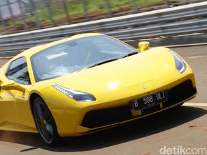 Ngebut Bareng Ferrari 488 Spider di Sirkuit Jalanan BSD
