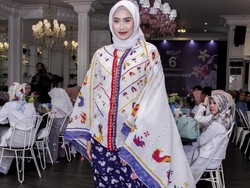 Tutorial Hijab untuk Kebaya dalam Rangka Hari Kemerdekaan