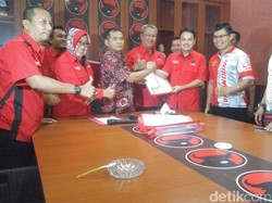 Chris John Antar Pendaftar Cawagub Jateng di PDIP