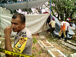 Autopsi Rampung, Warga Tinggalkan Makam Tertuduh Pencuri Ampli