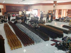 6 Ribu Botol Miras dari Singapura Diselundupkan Pakai Koper 6 Ribu Botol Miras dari Singapura Diselundupkan Pakai Koper