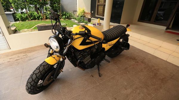 Suzuki GSX1100G ala Scrambler Bumblebee