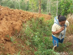 Sumur Kering, Warga Banjarnegara Cari Air ke Sungai