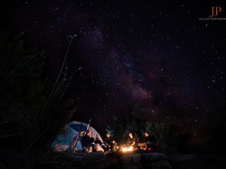 Gaya Keren Cosplayer Berkemah Ala Final Fantasy XV