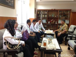 Pengunjung dan Pengacara Wajib Pakai Kartu Tamu Saat di PN Surabaya