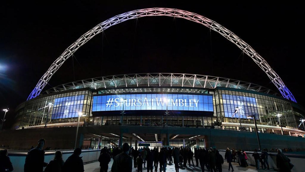 Lengkungan Stadion Wembley mau diwarnai bendera Israel. (Foto: Dan Mullan/Getty Images)