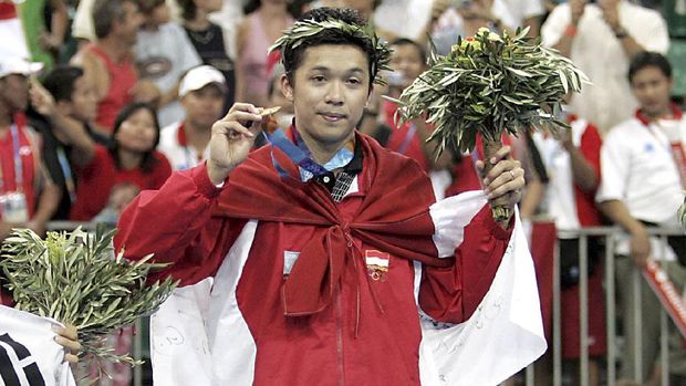 Taufik Hidayat juara Olimpiade 2004.