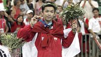 Taufik Hidayat meraih medali emas Olimpiade 2004 di Athena.