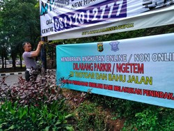 Polisi Pasang Spanduk Larangan Ngetem di Jalan Margonda Depok