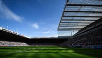 7. Newcastle United bermarkas di St James Park yang berkapasitsa 52.405. Belum ada pemanas anti salju di stadion itu. (Foto: Stu Forster/Getty Images)
