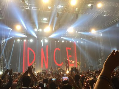Dibuka Naked, Begini Aksi Klimaks DNCE Semalam