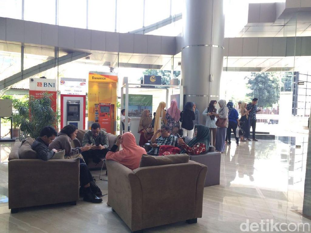 Bos First Travel Ditangkap Polisi, Jemaah Jangan Terkatung-katung Bos First Travel Ditangkap Polisi, Jemaah Jangan Terkatung-katung
