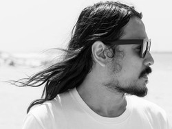 Ello Jadi Rajin Bikin Lagu dan Kini Lebih Bersih